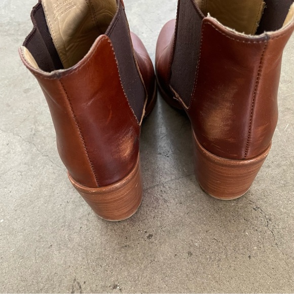 Nisolo Heeled Chelsea Boots in Brandy Leather - Picture 5 of 13